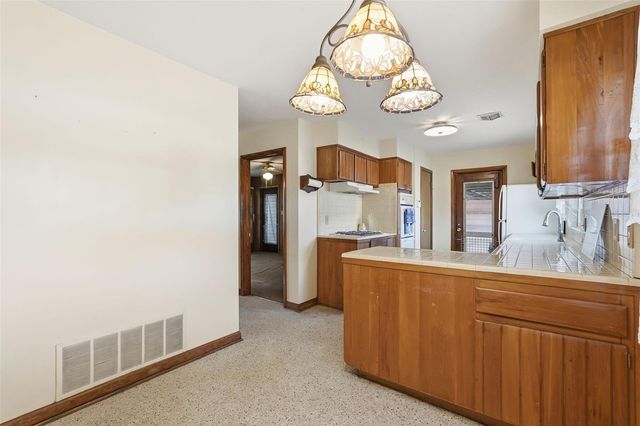 1643 NW 16TH AVENUE, Gainesville, FL 32605