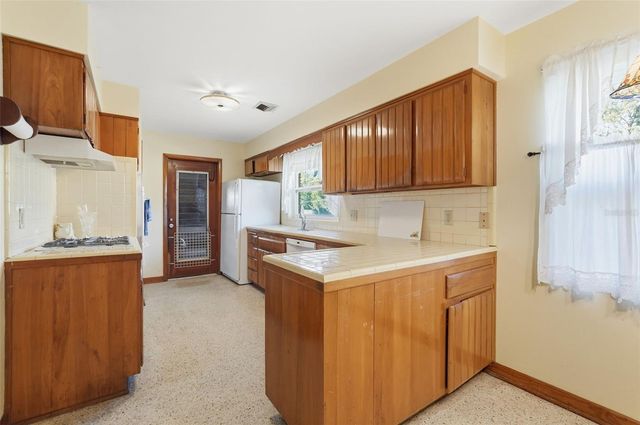 1643 NW 16TH AVENUE, Gainesville, FL 32605