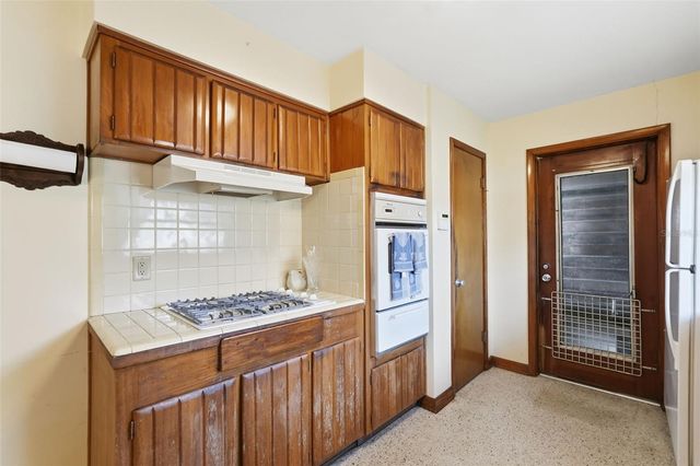 1643 NW 16TH AVENUE, Gainesville, FL 32605