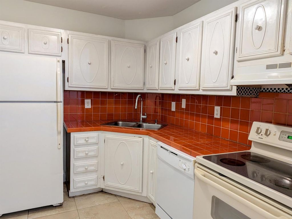 3119 Oakland Shores Drive C110, Oakland Park, FL 33309