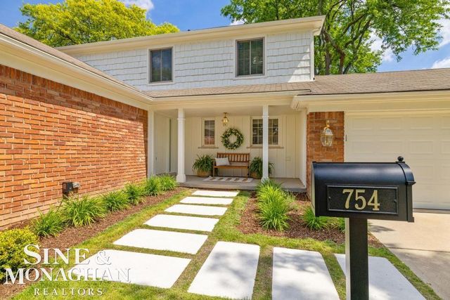 754 N Brys Drive, Grosse Pointe Woods, MI 48236