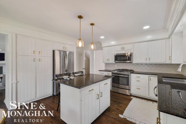 754 N Brys Drive, Grosse Pointe Woods, MI 48236