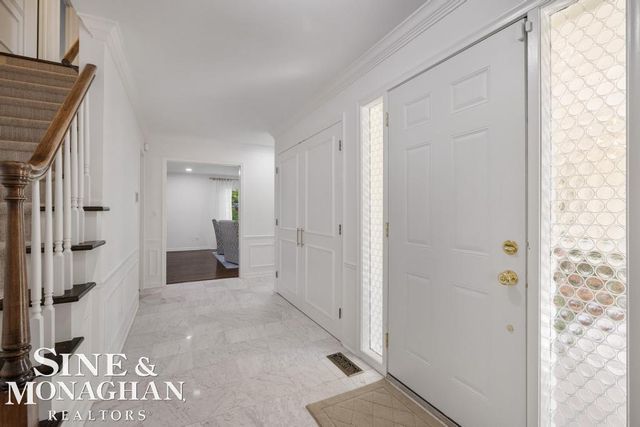 754 N Brys Drive, Grosse Pointe Woods, MI 48236