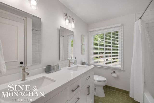 754 N Brys Drive, Grosse Pointe Woods, MI 48236