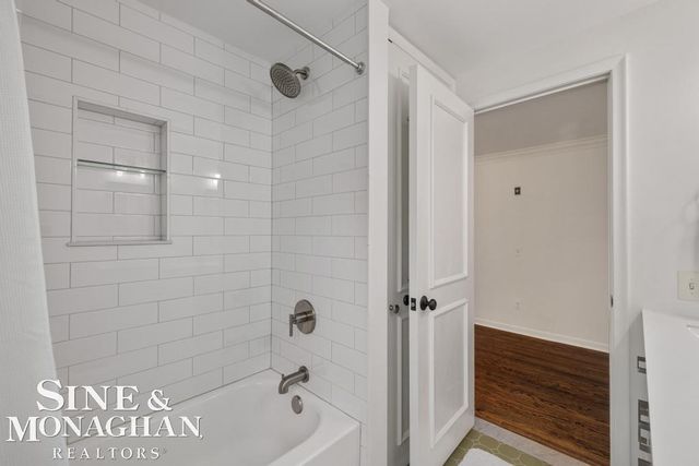 754 N Brys Drive, Grosse Pointe Woods, MI 48236