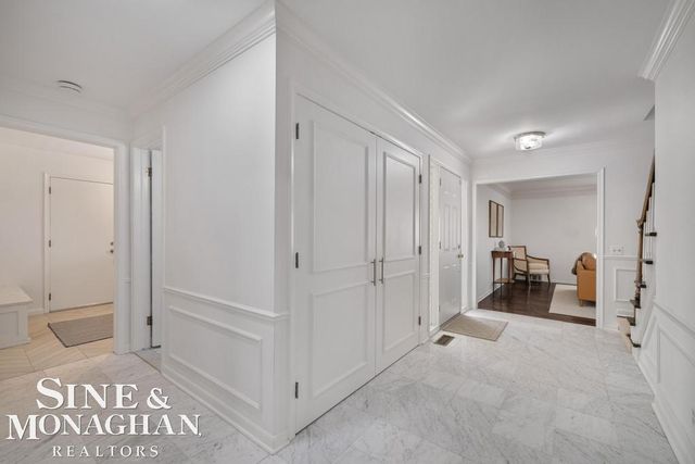 754 N Brys Drive, Grosse Pointe Woods, MI 48236