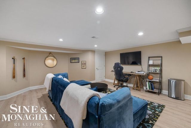 754 N Brys Drive, Grosse Pointe Woods, MI 48236