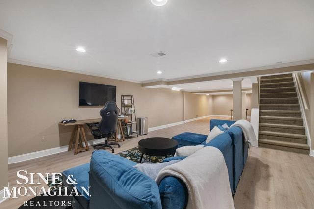 754 N Brys Drive, Grosse Pointe Woods, MI 48236