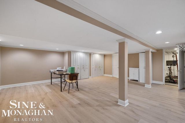 754 N Brys Drive, Grosse Pointe Woods, MI 48236