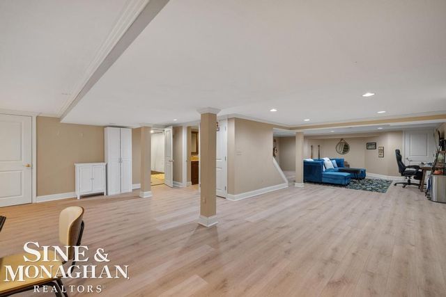 754 N Brys Drive, Grosse Pointe Woods, MI 48236