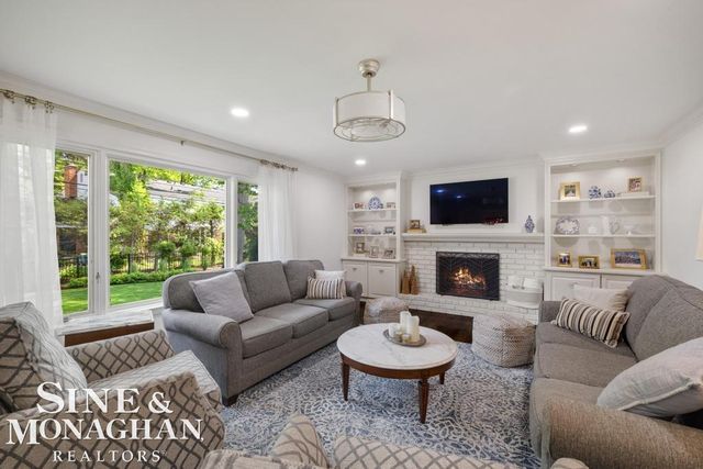 754 N Brys Drive, Grosse Pointe Woods, MI 48236