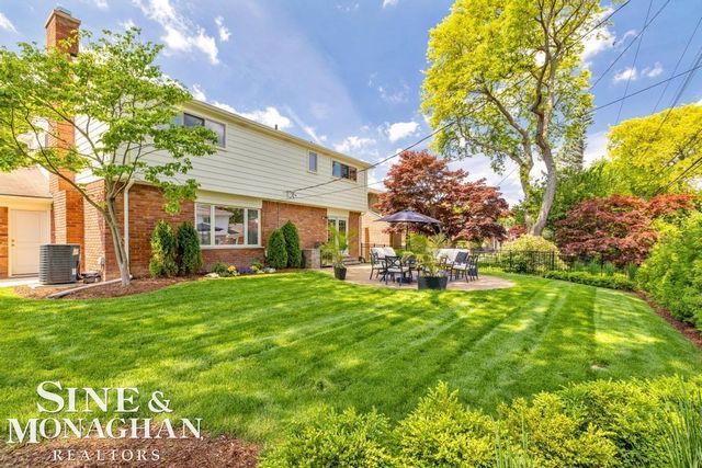 754 N Brys Drive, Grosse Pointe Woods, MI 48236