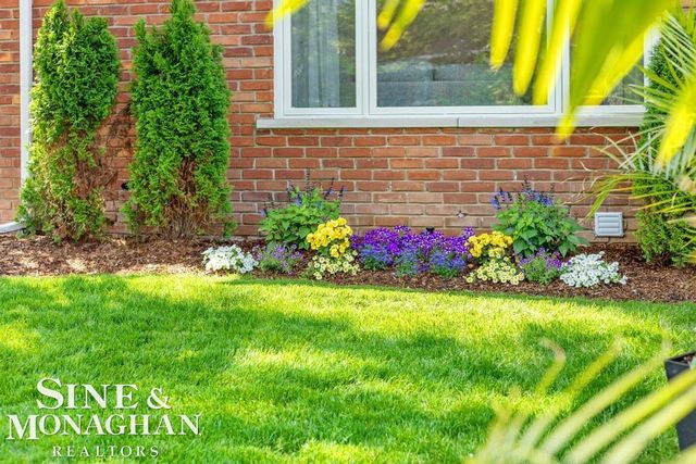 754 N Brys Drive, Grosse Pointe Woods, MI 48236