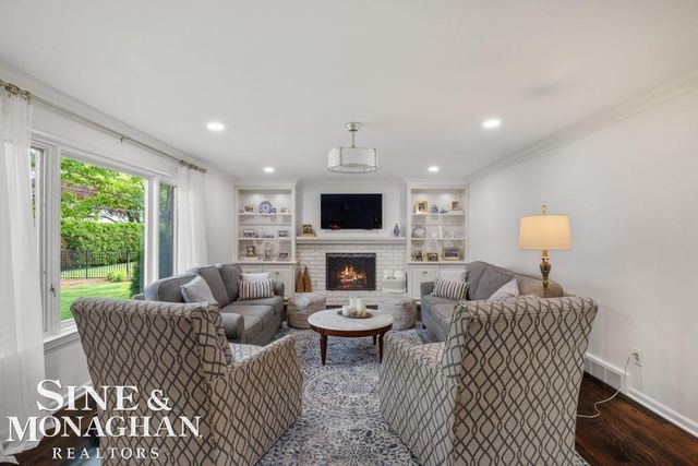 754 N Brys Drive, Grosse Pointe Woods, MI 48236