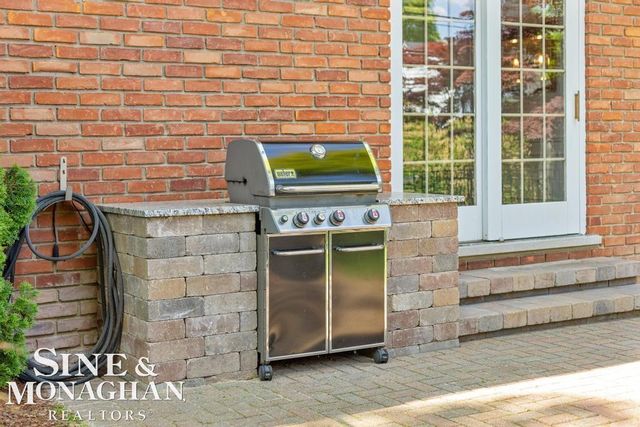 754 N Brys Drive, Grosse Pointe Woods, MI 48236