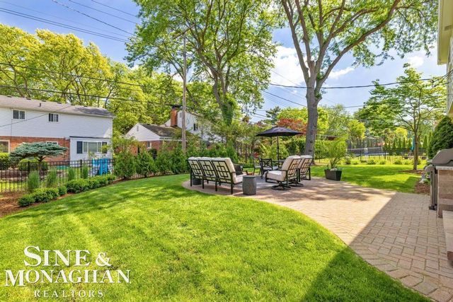 754 N Brys Drive, Grosse Pointe Woods, MI 48236