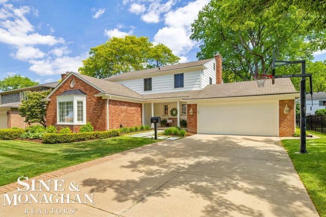 754 N Brys Drive, Grosse Pointe Woods, MI 48236