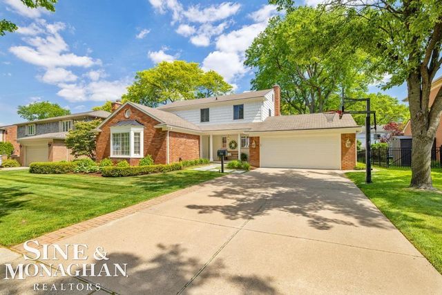 754 N Brys Drive, Grosse Pointe Woods, MI 48236