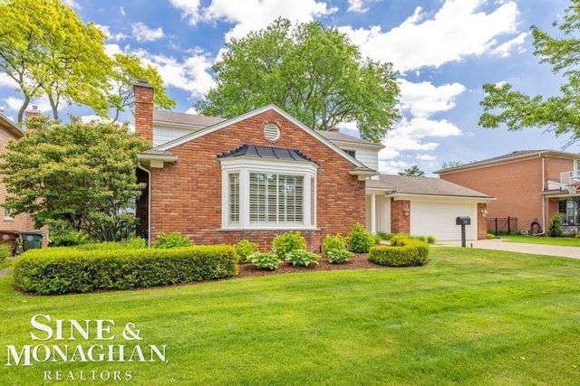 754 N Brys Drive, Grosse Pointe Woods, MI 48236
