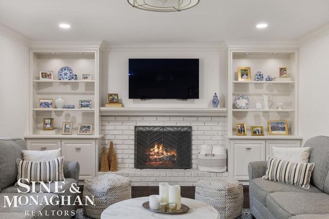 754 N Brys Drive, Grosse Pointe Woods, MI 48236