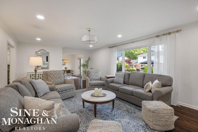 754 N Brys Drive, Grosse Pointe Woods, MI 48236