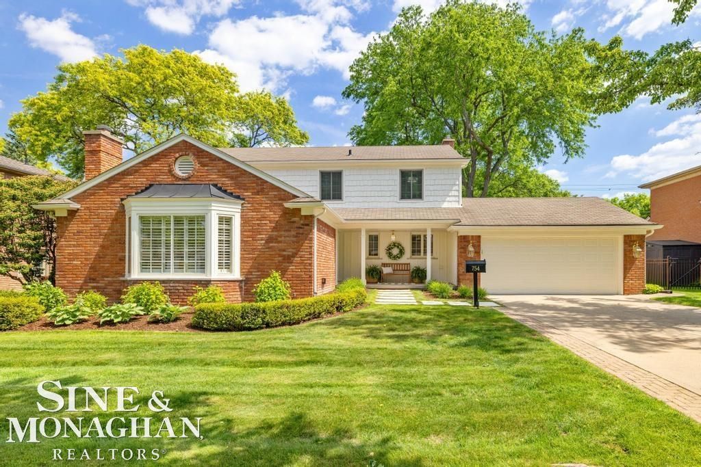 754 N Brys Drive, Grosse Pointe Woods, MI 48236