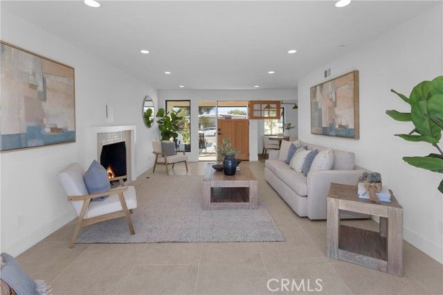 900 Catalina Avenue, Seal Beach, CA 90740