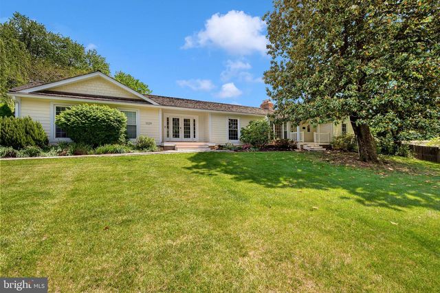 11229 HUNTOVER DR, Rockville, MD 20852