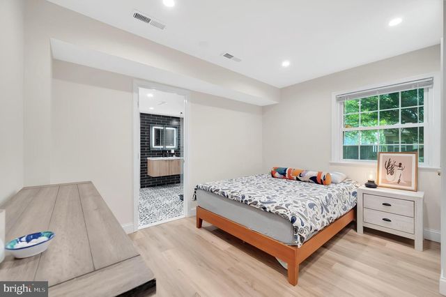 11229 HUNTOVER DR, Rockville, MD 20852