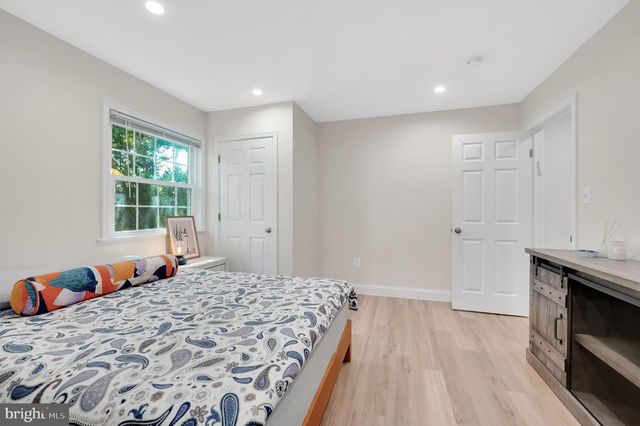11229 HUNTOVER DR, Rockville, MD 20852