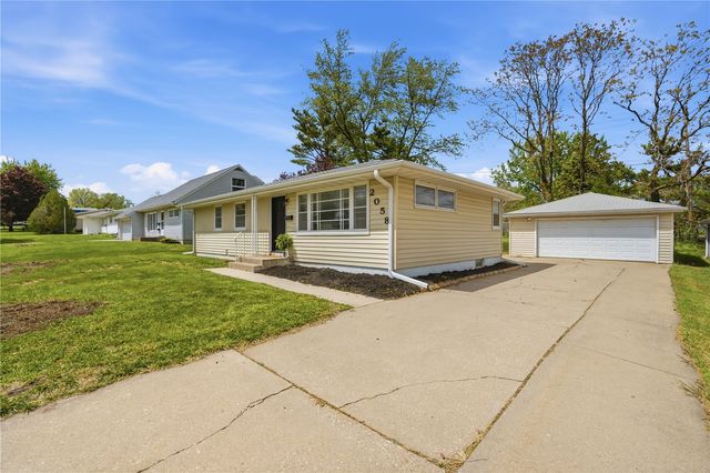 2058 42nd Street NE, Cedar Rapids, IA 52402
