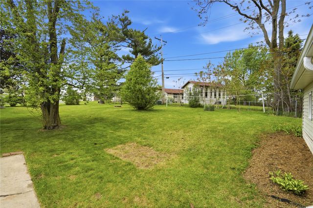 2058 42nd Street NE, Cedar Rapids, IA 52402
