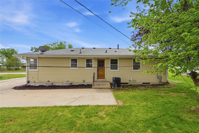 2058 42nd Street NE, Cedar Rapids, IA 52402