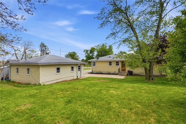 2058 42nd Street NE, Cedar Rapids, IA 52402