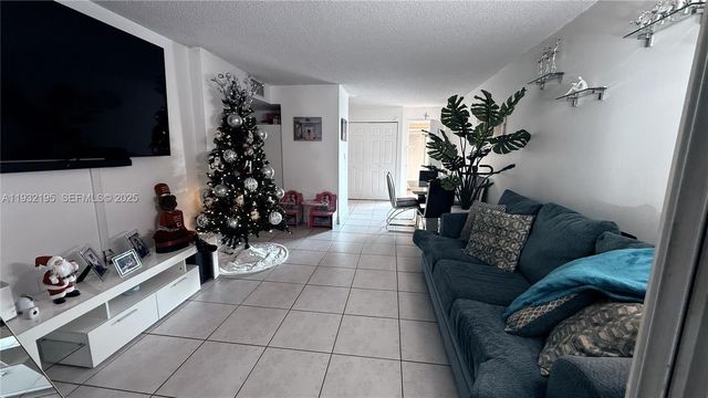 8860 Fontainebleau Blvd 103, Miami, FL 33172