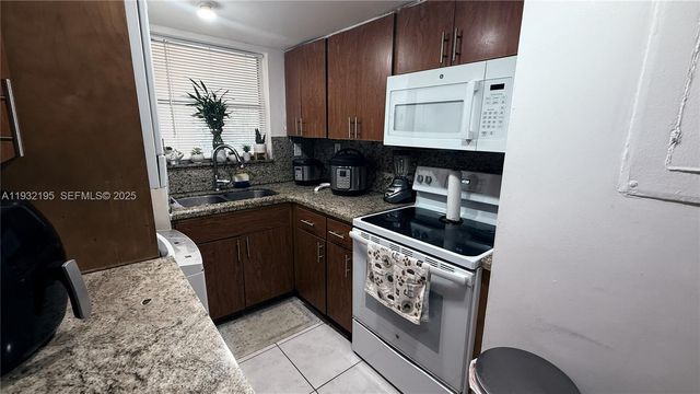 8860 Fontainebleau Blvd 103, Miami, FL 33172