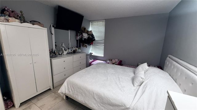 8860 Fontainebleau Blvd 103, Miami, FL 33172