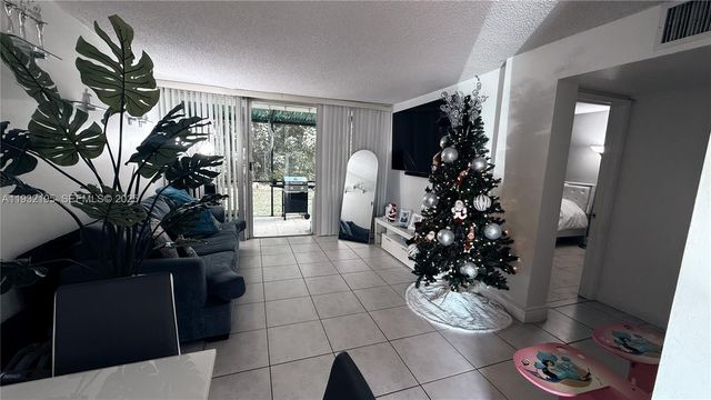 8860 Fontainebleau Blvd 103, Miami, FL 33172