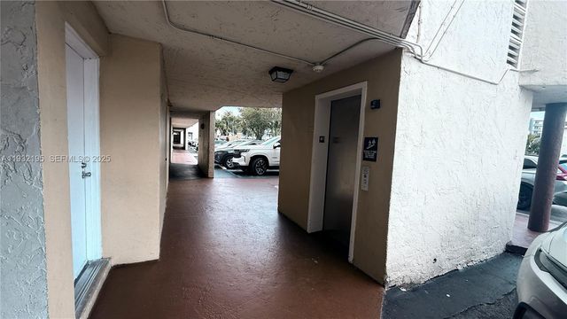 8860 Fontainebleau Blvd 103, Miami, FL 33172