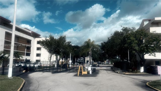 8860 Fontainebleau Blvd 103, Miami, FL 33172