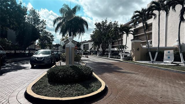 8860 Fontainebleau Blvd 103, Miami, FL 33172