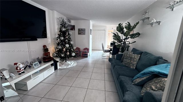 8860 Fontainebleau Blvd 103, Miami, FL 33172