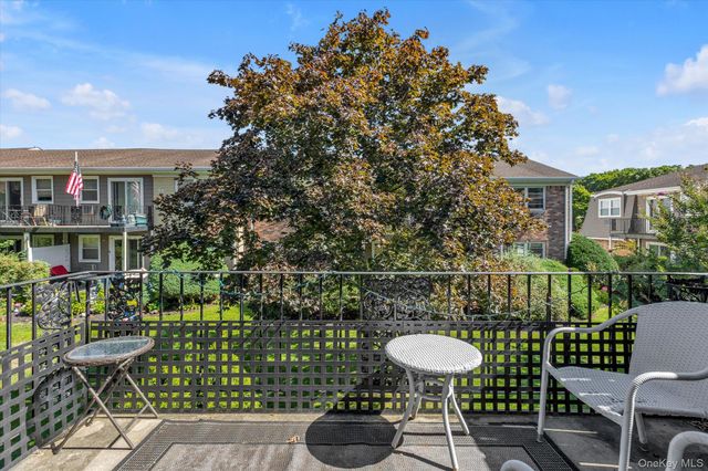 3909 Wilshire Lane 3909, Oakdale, NY 11769