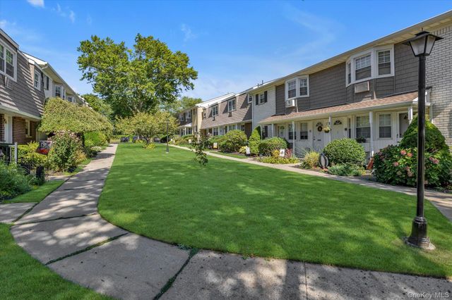 3909 Wilshire Lane 3909, Oakdale, NY 11769