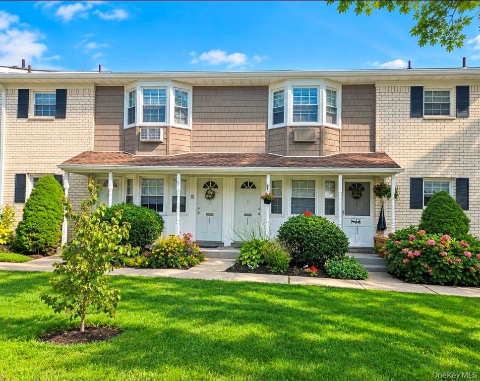 3909 Wilshire Lane 3909, Oakdale, NY 11769