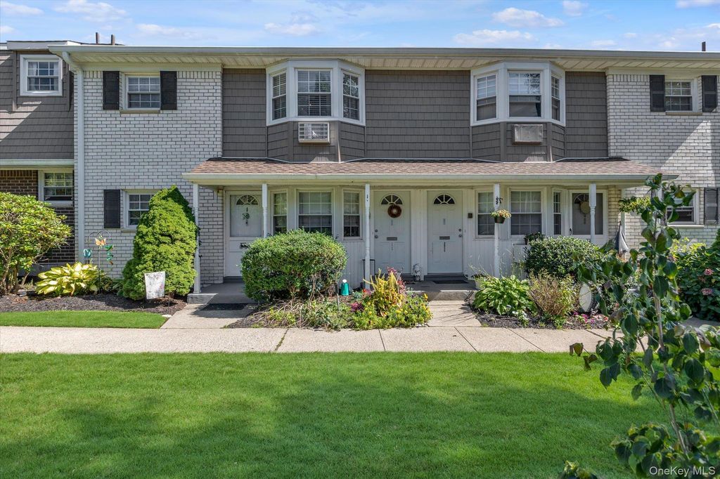 3909 Wilshire Lane 3909, Oakdale, NY 11769 — photo 2