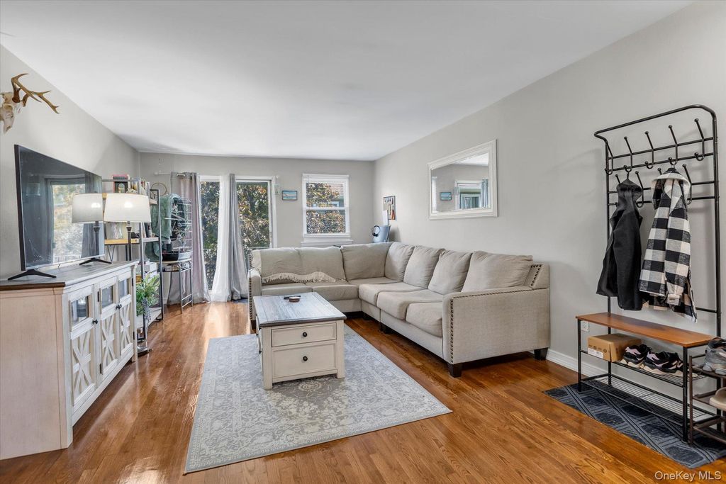 3909 Wilshire Lane 3909, Oakdale, NY 11769 — photo 4