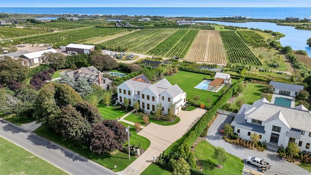 522 Wickapogue Road, Southampton, NY 11968