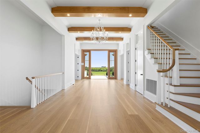 522 Wickapogue Road, Southampton, NY 11968