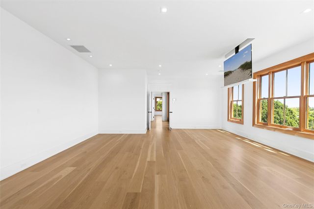 522 Wickapogue Road, Southampton, NY 11968